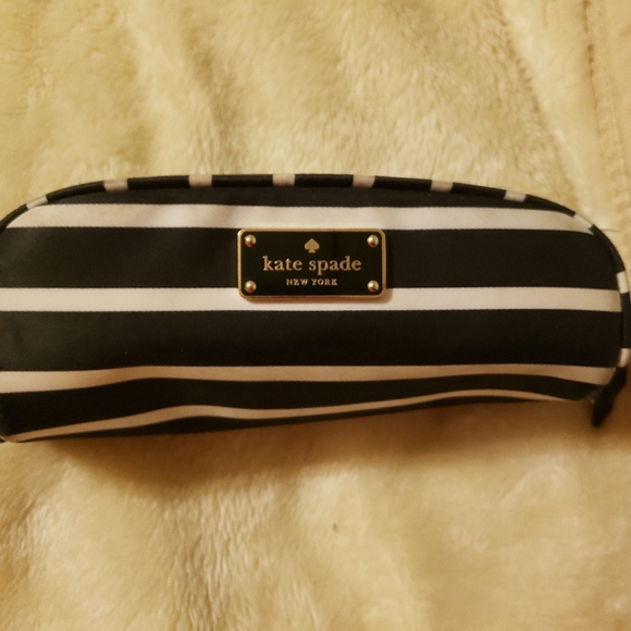 Kate Spade small makeup bag. - Picture 1 of 6